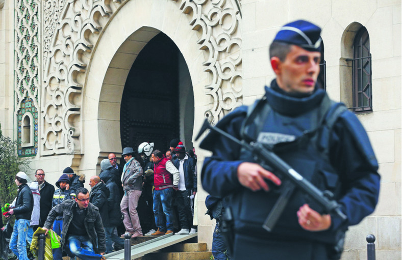 We Francji nie będzie już można budować meczetów za zagraniczne datki. Za tymi pieniędzmi idzie radykalizm