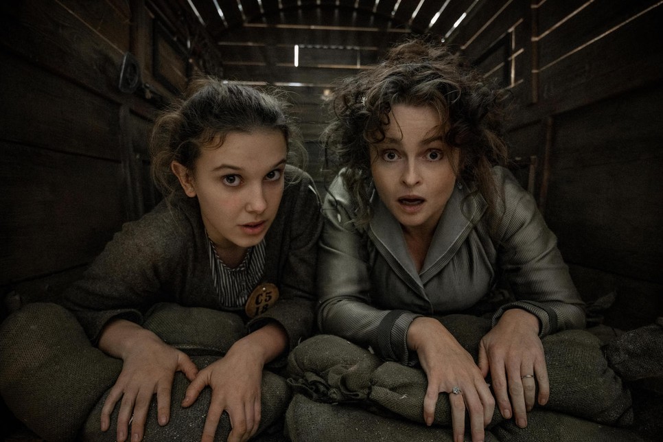  Helena Bonham Carter Eudoria Holmes szerepét játssza Millie Bobby Brown oldalán