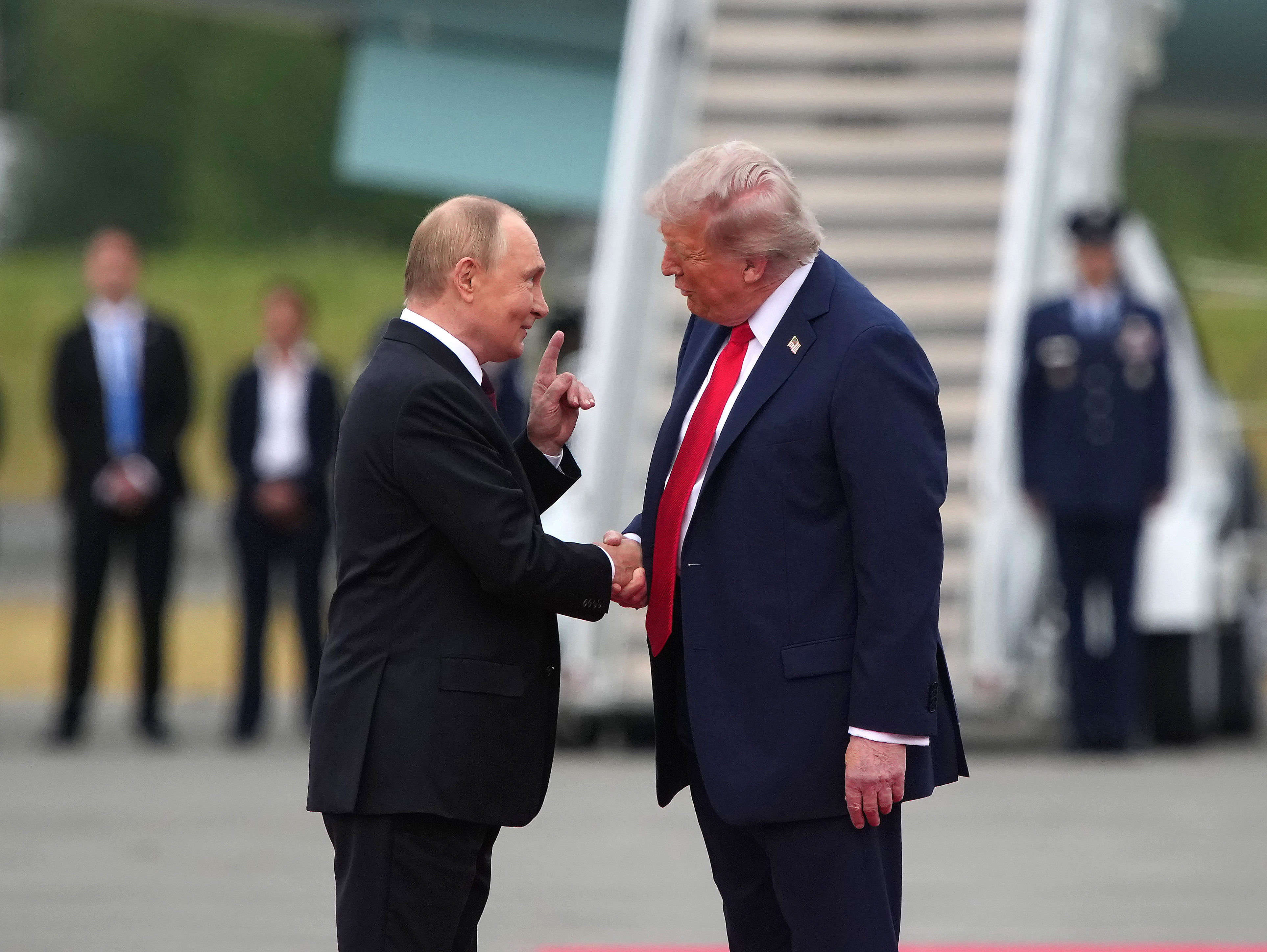 Calenda attacca Trump: sottomissione a Putin senza precedenti