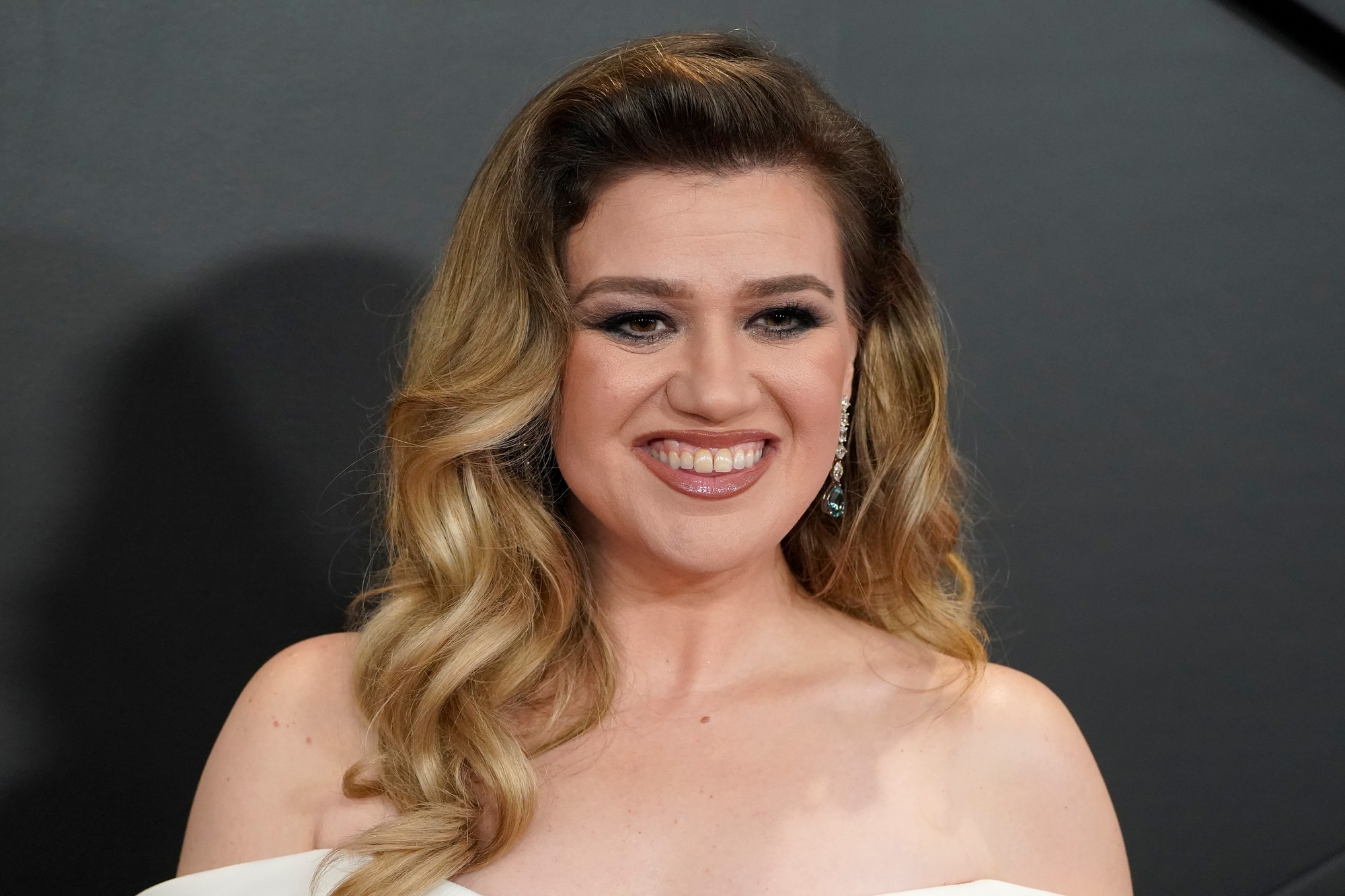 66. ročník odovzdávania cien Grammy - Kelly Clarkson.