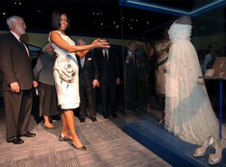 Służbowy uniform od projektanta Michelle Obamy