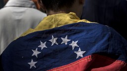 już trzecia linia lotnicza odwołała loty, usa ostrzegają o uderzeniu w