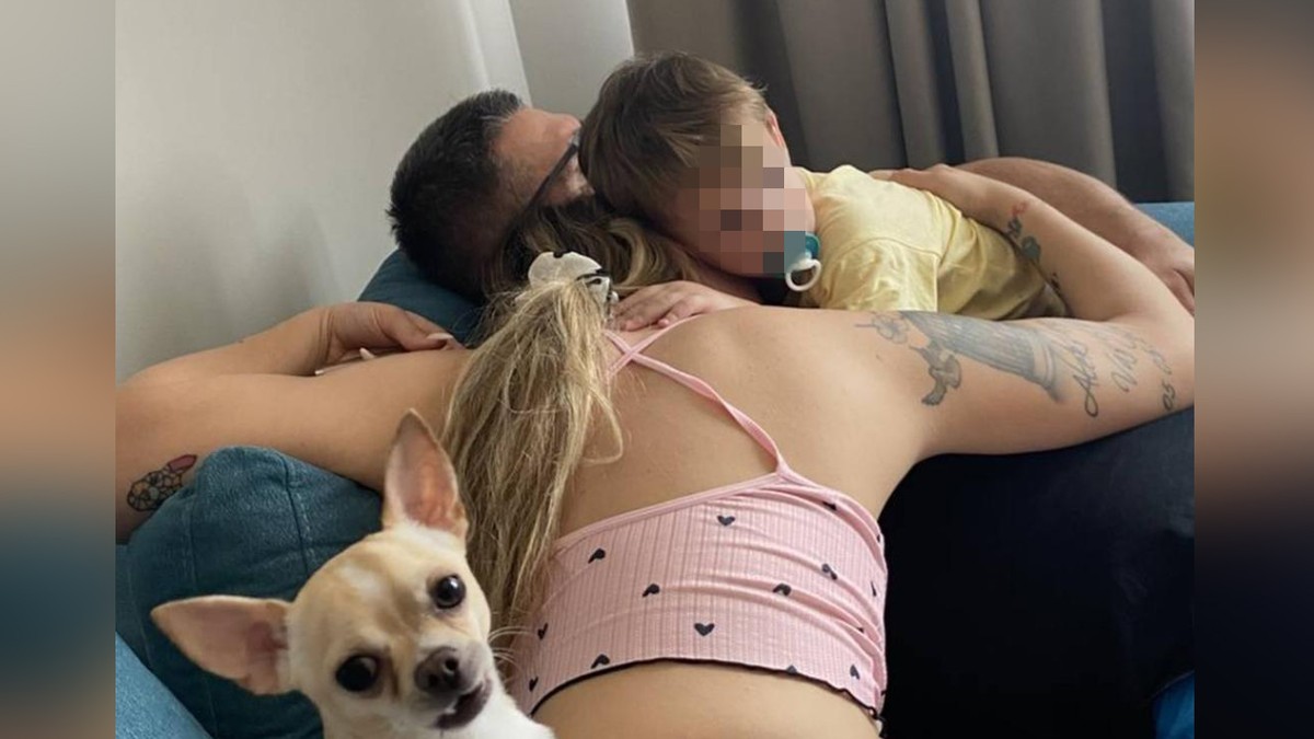 KRISTIJAN GOLUBOVIĆ OBJAVIO SLIKU SA KRISTINOM I SINOM Grle se u stanu, ona leži na njegovim grudima: Svi se pitaju jedno