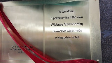 Zakopane: zniszczono tablicę poświęconą Szymborskiej