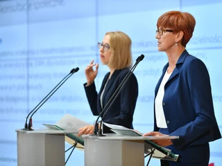 Teresa Czerwińska, minister finansów, i Elżbieta Rafalska, minister rodziny, pracy i polityki społecznej