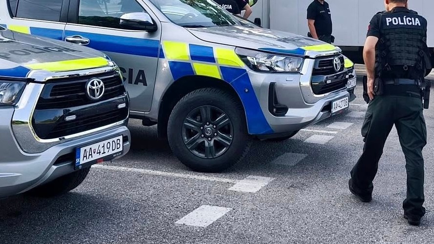 Vodička s takmer 2,5 promile v Brestove narazila do auta. (ilustračné foto)