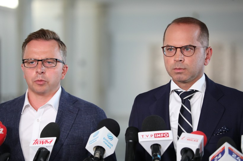 Joński i Szczerba (KO): Przy Pałacu Saskim działa wspólnik Szumowskiego ...