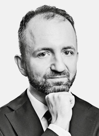 Michał Araszkiewicz, doktor nauk prawnych, adiunkt w Katedrze Teorii Prawa WPiA UJ, radca prawny, partner w kancelarii Araszkiewicz Cichoń Araszkiewicz. Członek rządowego zespołu e-Legislacja
