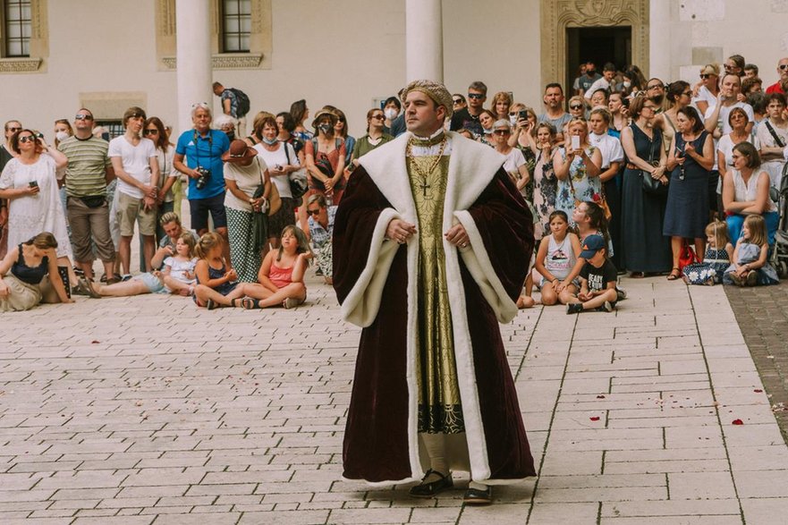 Strój króla Zygmunta odpowiadał jego godności