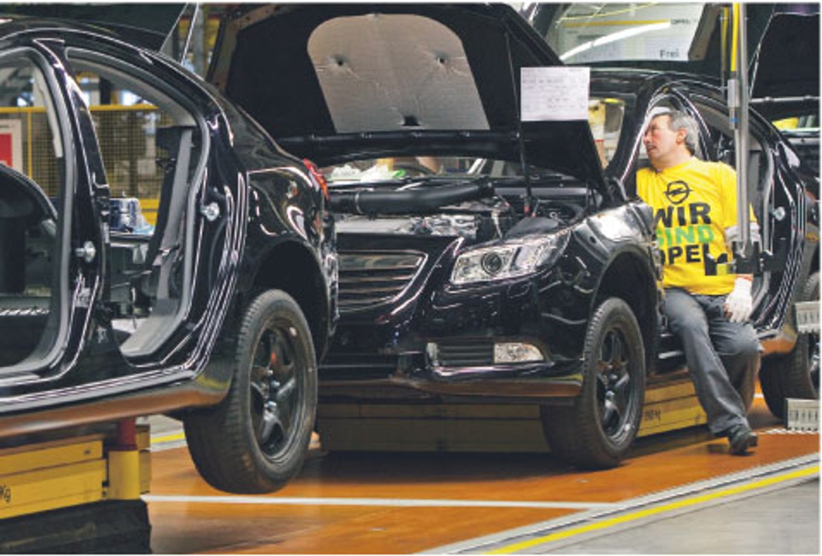 Linia produkcyjna modelu insignia w niemieckich zakładach opla w Ruesselsheim Fot. Bloomberg