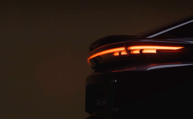 Nowa Toyota wjeżdża do produkcji seryjnej jako elegancki SUV w stylu coupe