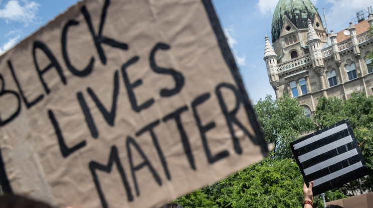 Rengetegen gyűltek össze Budapesten, a Black Lives Matter tüntetésen / Fotó: Zsolnai Péter