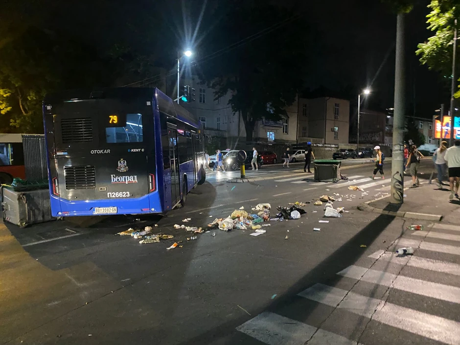 Protest Beograd  bačen suzavac