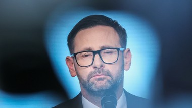 daniel obajtek oskarżony. "umowy orlenu z detektywem na 393 600 zł"