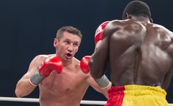 Groźny wypadek samochodowy znanego boksera. Trafił do szpitala