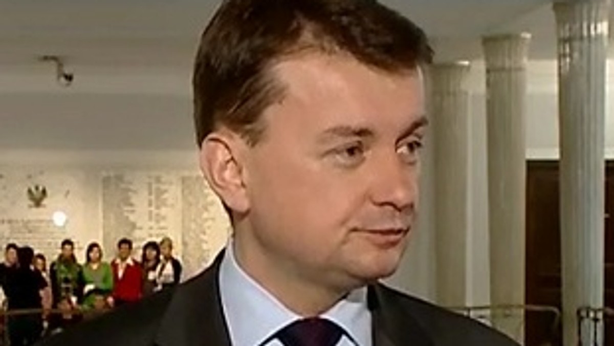 Mariusz Błaszczak, szef klubu parlamentarnego Prawa i Sprawiedliwości, powiedział w Radiu Zet, że "prezydent Bronisław Komorowski został wybrany przez nieporozumienie". - Kto by się spodziewał w czasie kampanii, że Komorowski będzie zapraszał gen. Jaruzelskiego na posiedzenia Rady Bezpieczeństwa Narodowego - wyjaśnił poseł w "7. dniu tygodnia".