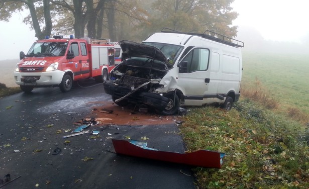 Miejsce wypadku, do którego doszło na drodze wojewódzkiej nr 592 między miejscowościami Sterławki Wielkie i Piękna Góra pod Giżyckiem.