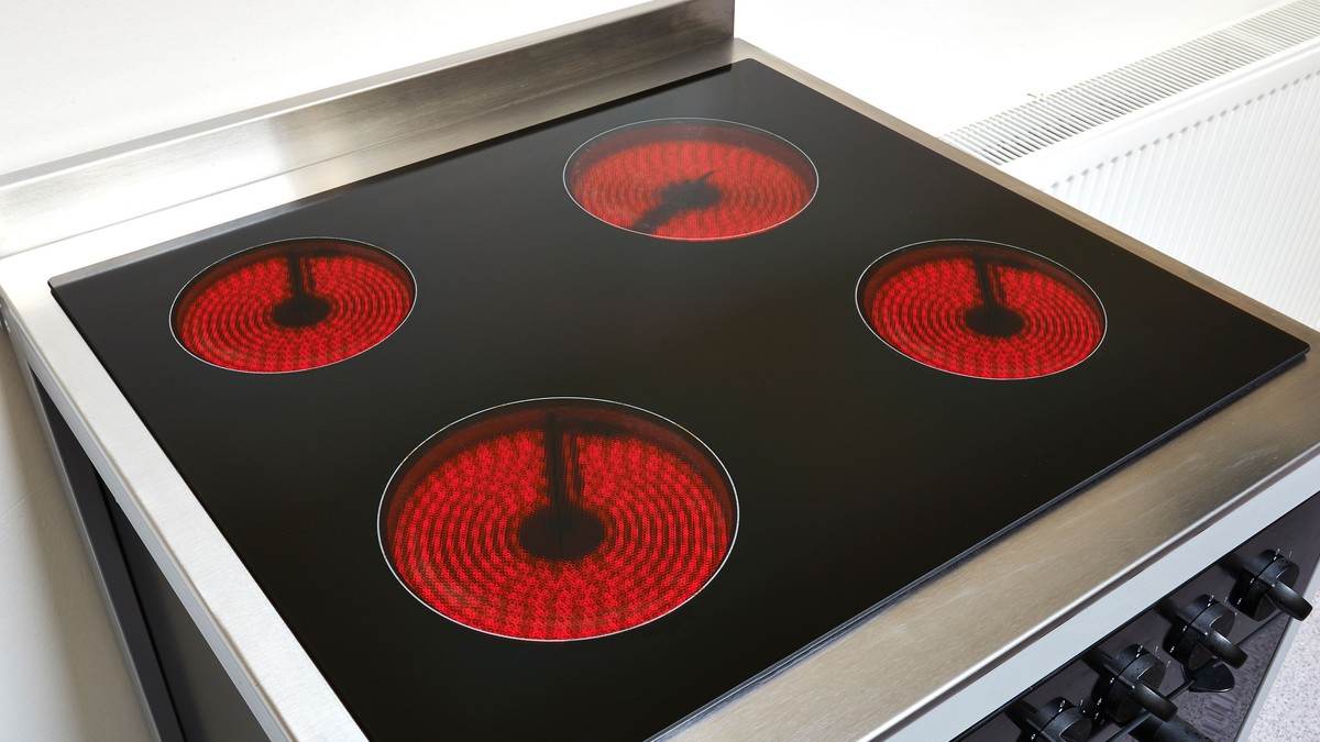 Došao je kraj indukcionim pločama: Sa ovim ćete imati manji račun za struju i možete da koristite baš sve vrste posuđa