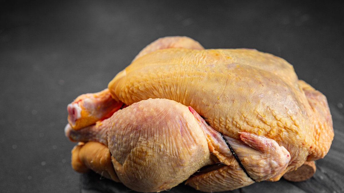 Žuta boja piletine: Kako nas prodavci varaju i prodaju nam skuplje meso.