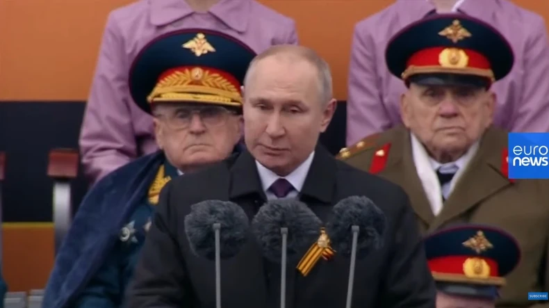 Vladimir Putin drži govor u Moskvi na Dan pobede