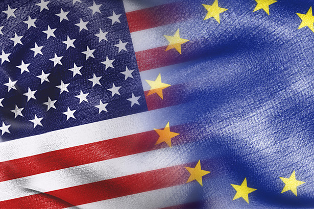 Flagi USA i Unii Europejskiej. Fot. Shutterstock.