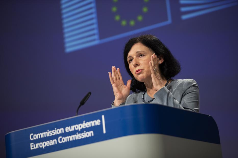 Vera Jourová, az Európai Bizottság értékekért és átláthatóságért felelős cseh alelnökének lemondását kérte levélben Orbán Viktor / Fotó: MTI AP