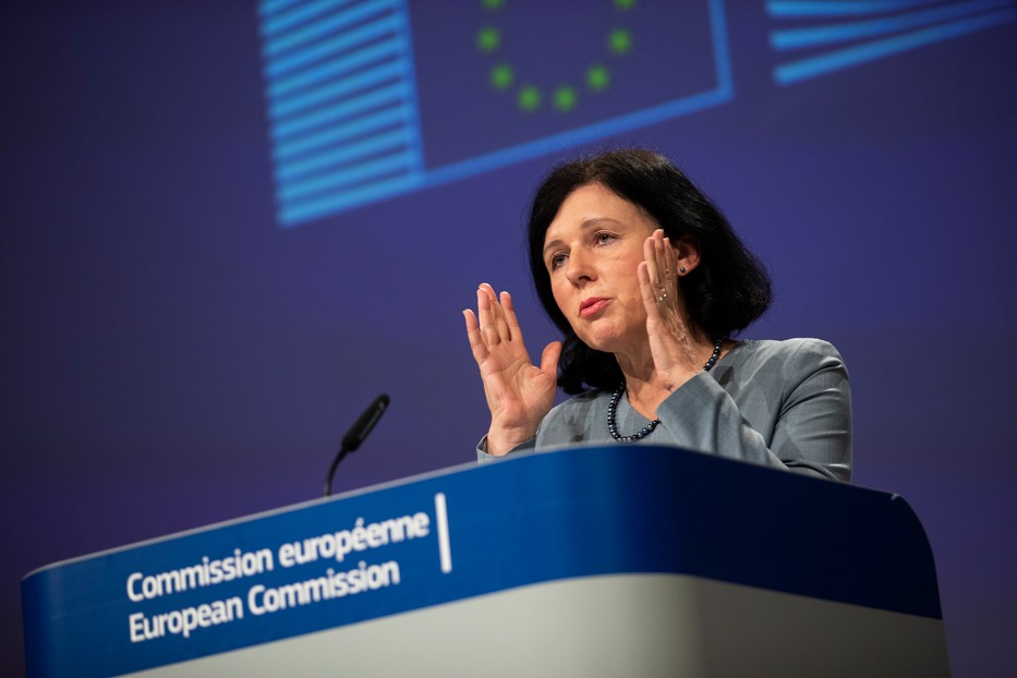 Vera Jourová, az Európai Bizottság értékekért és átláthatóságért felelős cseh alelnökének lemondását kérte levélben Orbán Viktor / Fotó: MTI AP