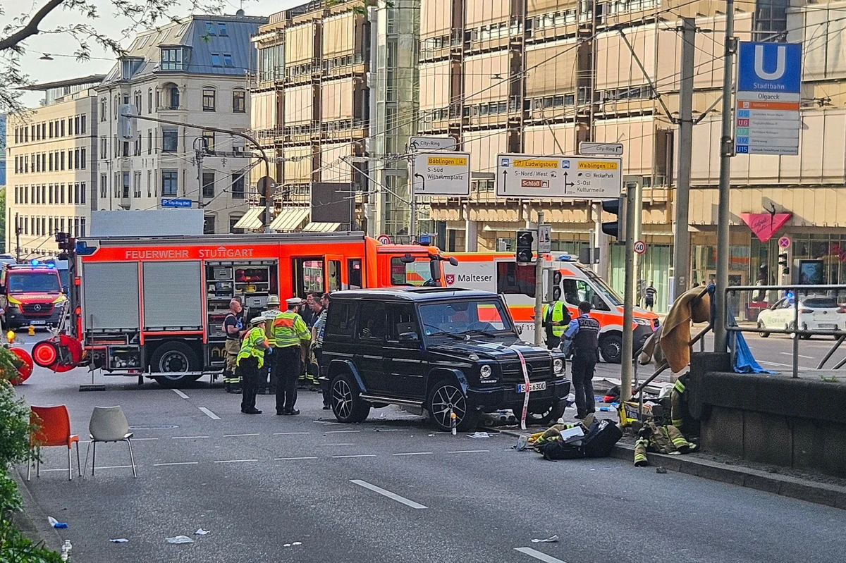 SUV wjechał w grupę pieszych w Stuttgarcie. "Wygląda to na wypadek"