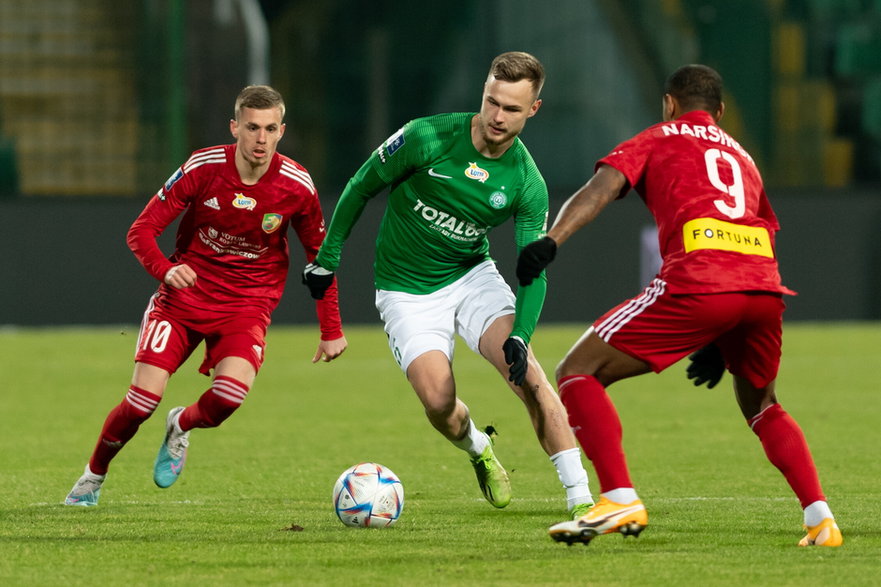 23213382 - PIŁKA NOŻNA EKSTRAKLASA WARTA POZNAŃ MIEDŹ LEGNICA (Maciej Żurawski Luciano Narsingh)