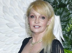 "Imponująca głębia". Adrianna Biedrzyńska z onieśmielającym dekoltem [FOTO]