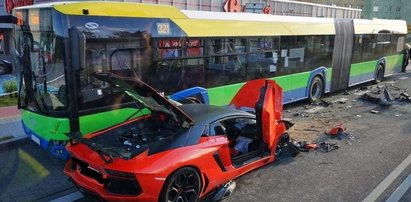 Wypadek z udziałem lamborghini pod Poznaniem. Jedna osoba ranna