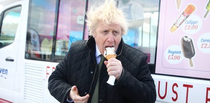 Boris Johnson wybrał się na lody. Brytyjski premier ma powody do radości