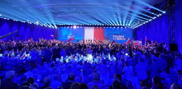 Konwencja PiS zaczęła się od małego zgrzytu. Prezes Kaczyński przepraszał ze sceny