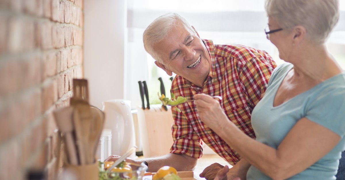 Niższe opłaty za śmieci dla seniorów w 2025. Kto może być zwolniony z opłat za śmieci?