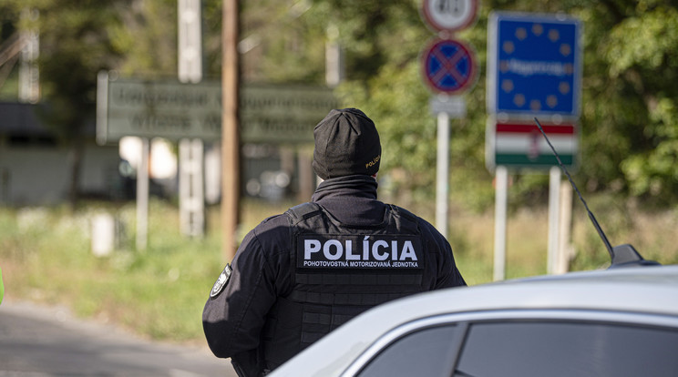 Az a szándékuk, hogy minél kevesebb illegális bevándorlás érkezzen az országba / Fotó: MTI/EPA/Peter Komka