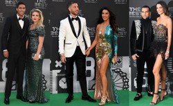 Piękne panie na gali FIFA. Żony słynnych piłkarzy błyszczały na ściance