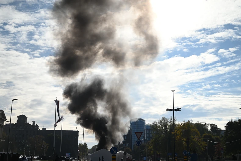 Požar ispred Skupštine