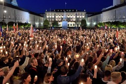 Demonstracje przed Pałacem Prezydenckim przeciw zmianom w sądownictwie