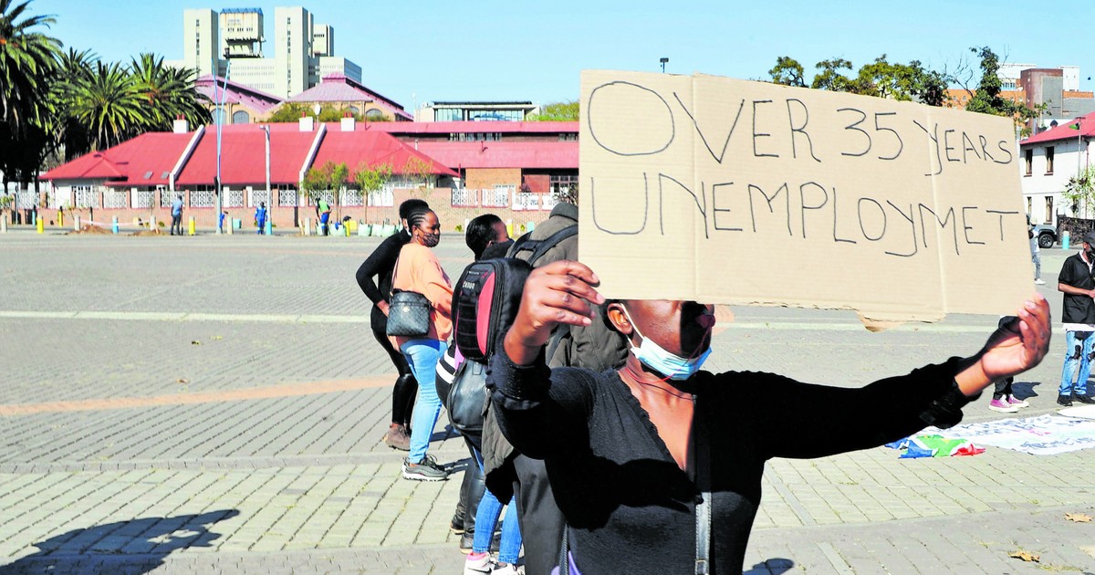 South Africa steps up deportations as unemployment soars