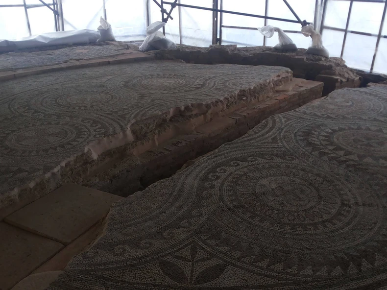 Otktiven mozaik u Maloj trpezariji