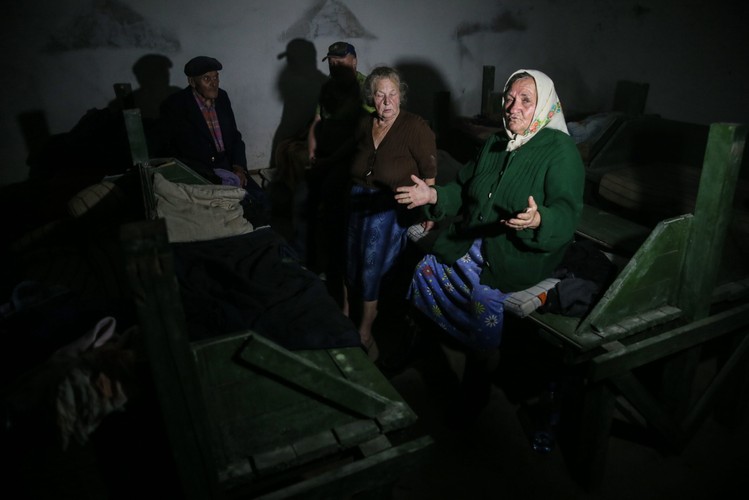 Ludzie w oblęzonym Iłowajsku żyją pod ziemią