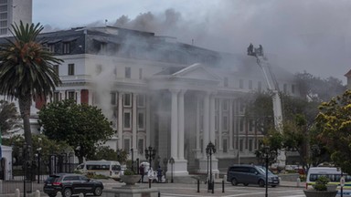 Budynek parlamentu w Kapsztadzie ponownie płonie