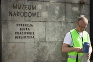 Protest pod Muzeum Narodowym w Warszawie