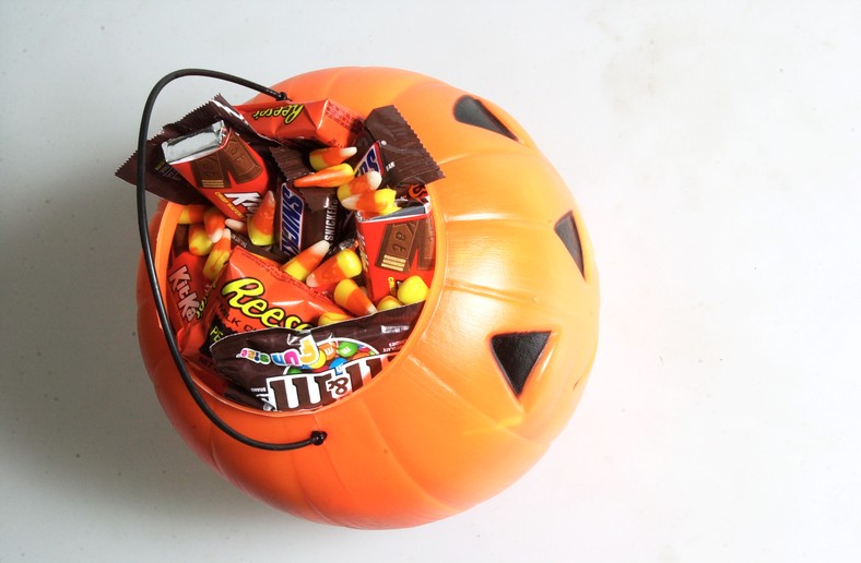 Jedes Jahr geben die Amerikaner an Halloween mehr als 6 Milliarden Dollar für Süßigkeitenkäufe aus. 