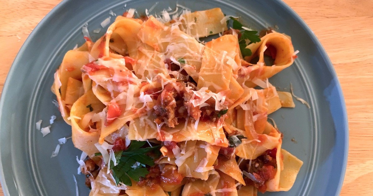 I tried Gordon Ramsay's 15-minute sausage Bolognese pasta. Now, my ...