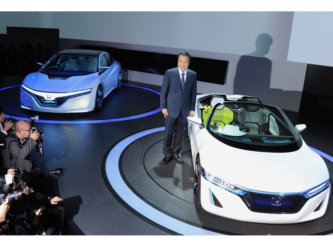 Takanobu Ito, prezydent Hondy prezentuje EV-STER