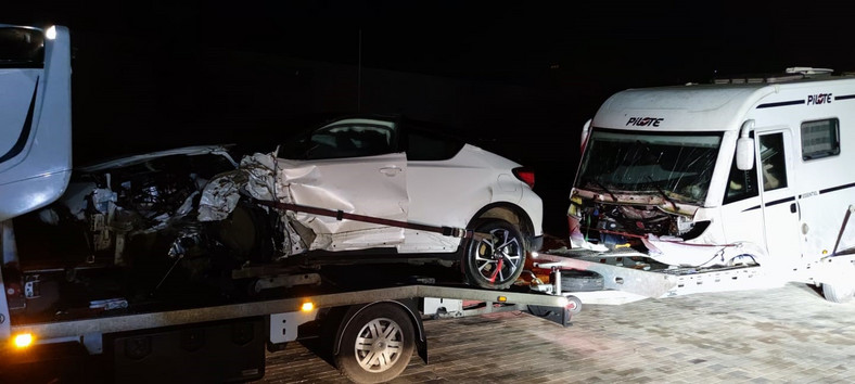 Renault Master ciągnący zestaw o długości 28 metrów