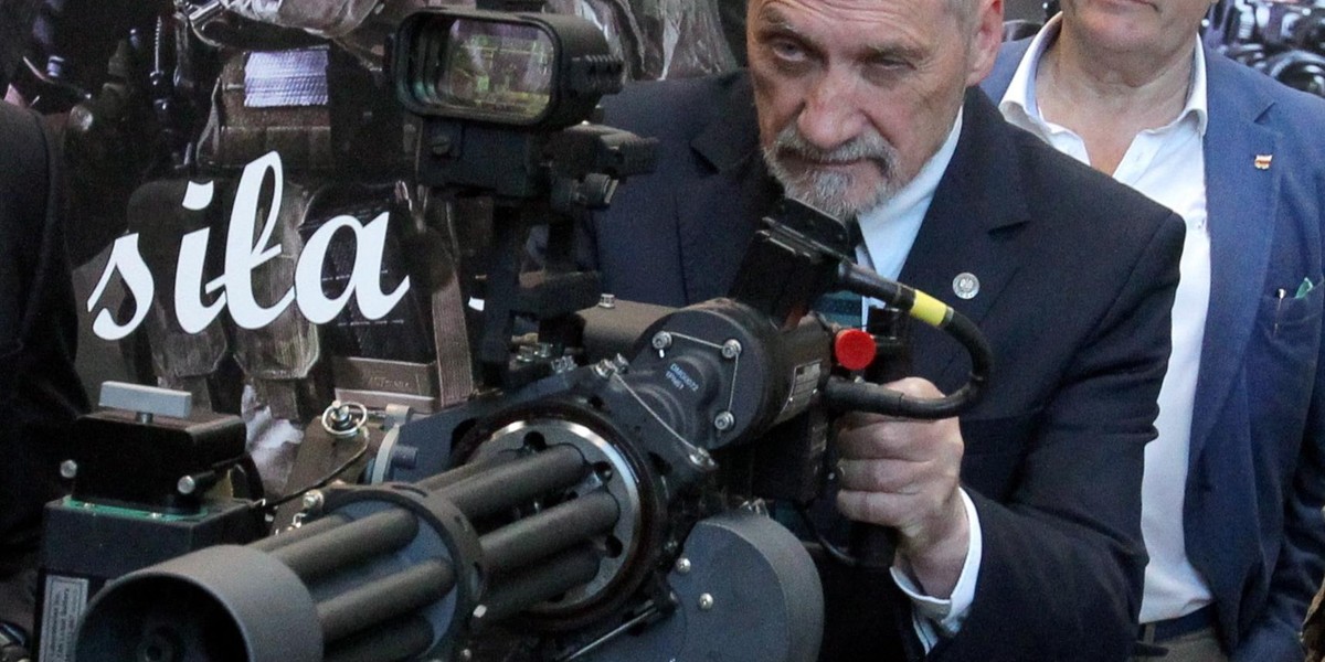 Macierewicz będzie miał program w telewizji