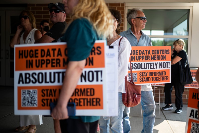 Residents wait outside the Upper Merion Middle School for the meeting to begin.Joe Lamberti for BI