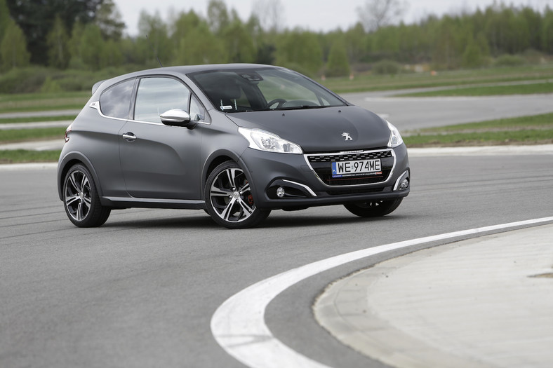 Peugeot 208 GTi moc aż go rozsadza! (Test, opinie, dane